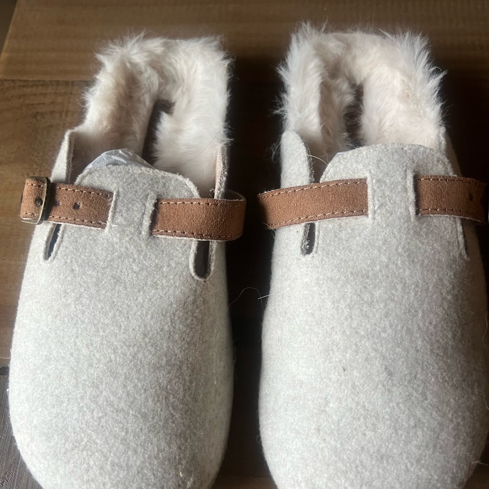 Cozy Fur-Lined Slippers with Buckle